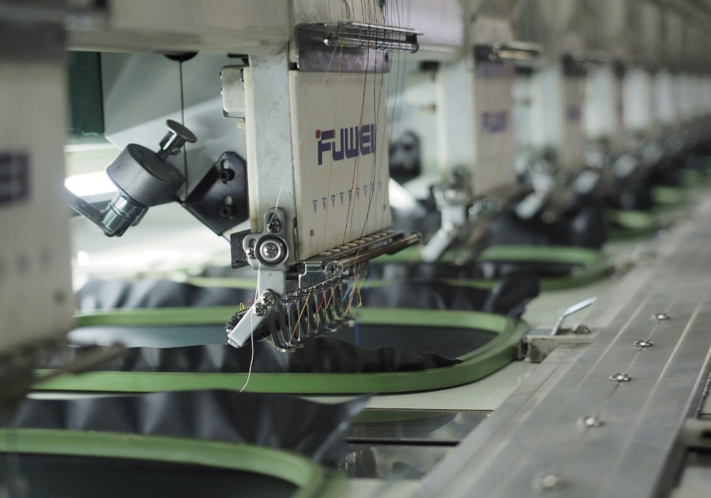 Machine de broderie en production